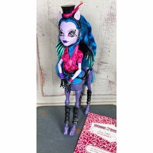 SOLD Monster High Avea Trotter Freaky Fusion Hybrids Doll